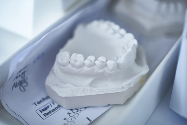 Praxis - Zahnärztin und M.Sc. Kiefer­orthopädie Dr. Eva Dürr-Collavini - Atelier für Kieferorthopädie Aichach